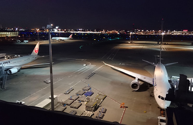 夜の羽田空港