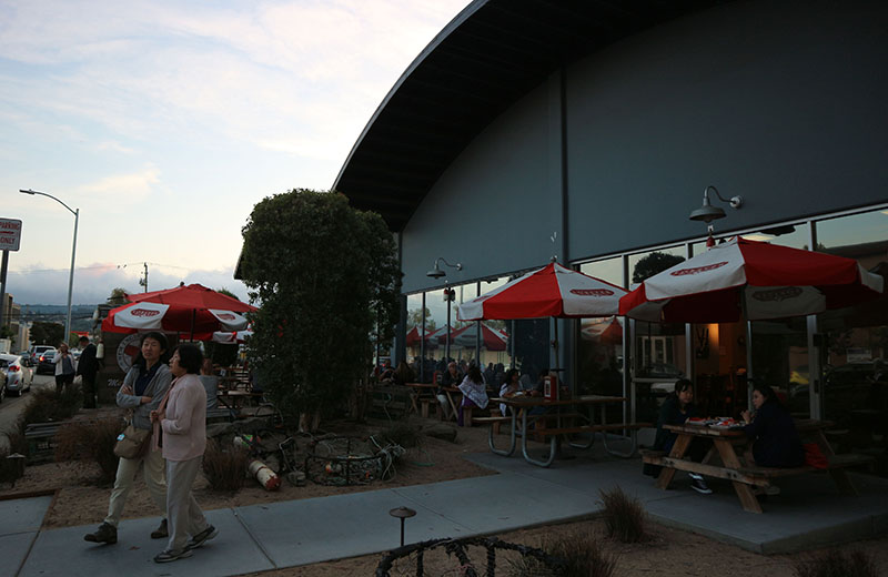 New England Lobster Market & Eatery