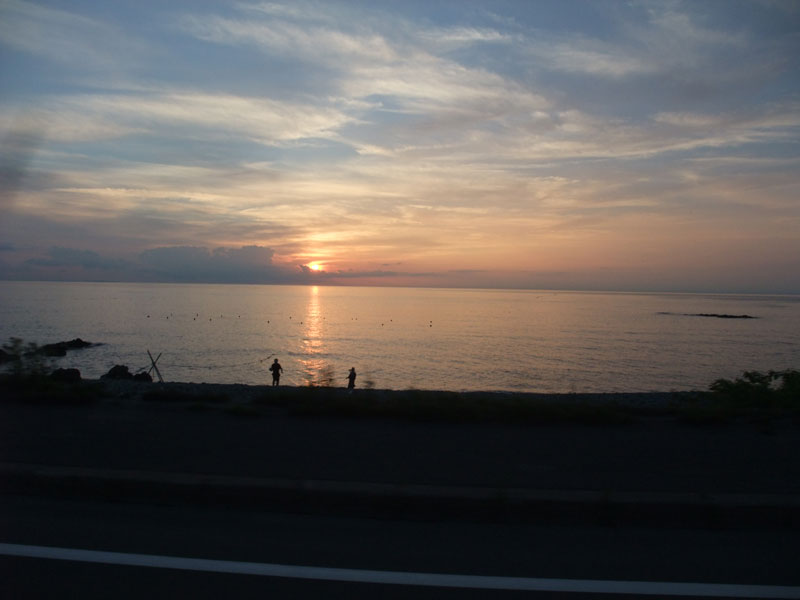 夕陽が沈むオホーツク海