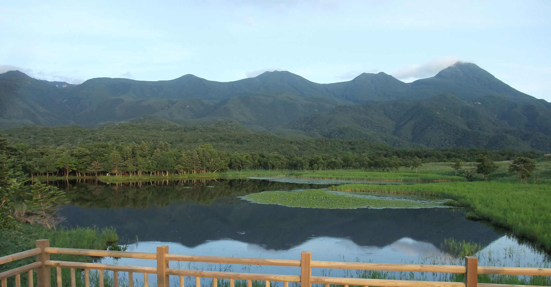 高架木道から見た一湖