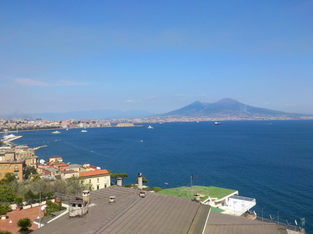 ナポリ湾とヴェスヴィオ火山