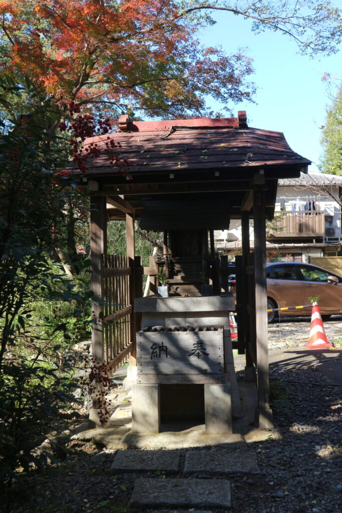 深大寺　不動堂横の社