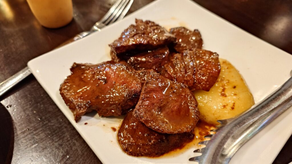 anticucho【アンティクチョ】 牛ハツ焼とポテト