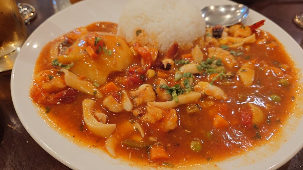 estofado de pollo鶏肉とトマトのベジタブル煮込み