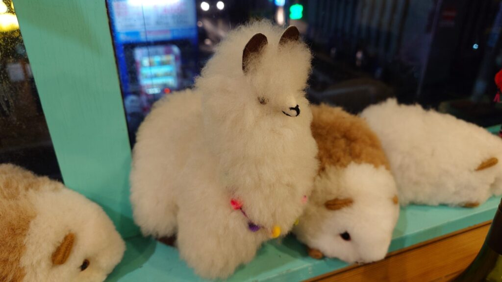 アルパカとクイのぬいぐるみ
