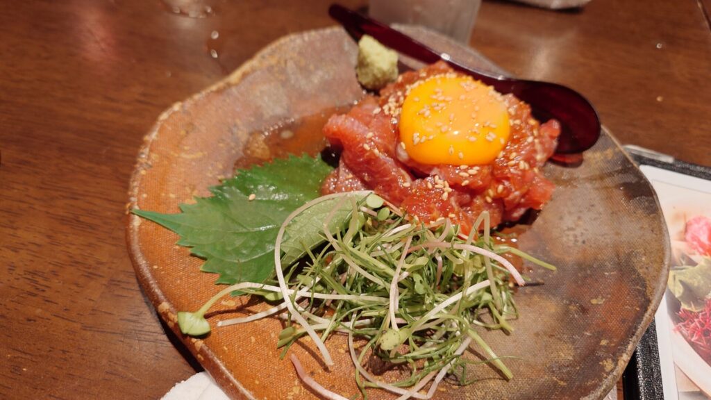 マグロのほほ肉ユッケ