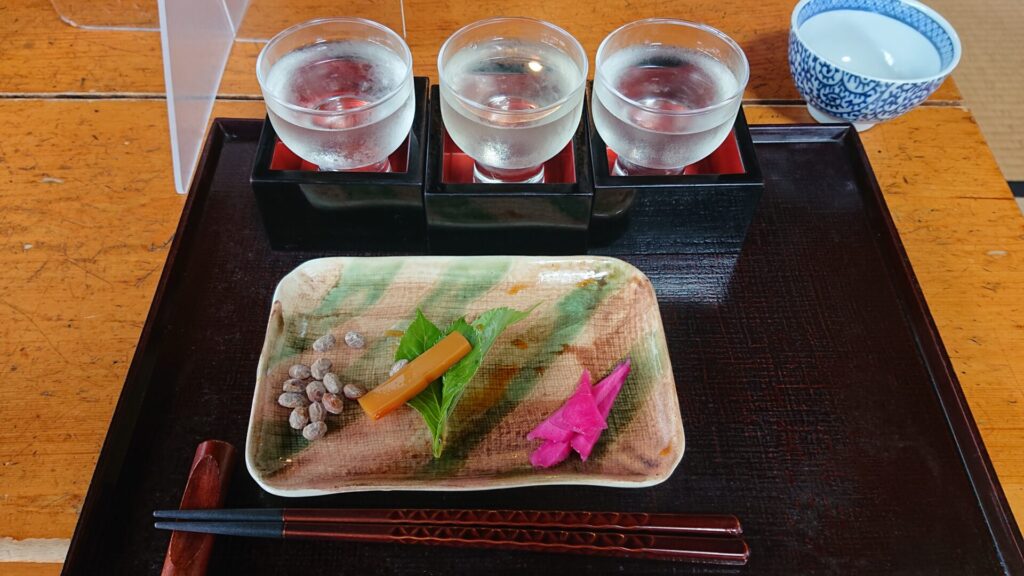 利き酒セット
小夜衣 (純米無ろ過生原酒)、きんの介(生もと純米熟成)、磯自慢 (純米吟釀)