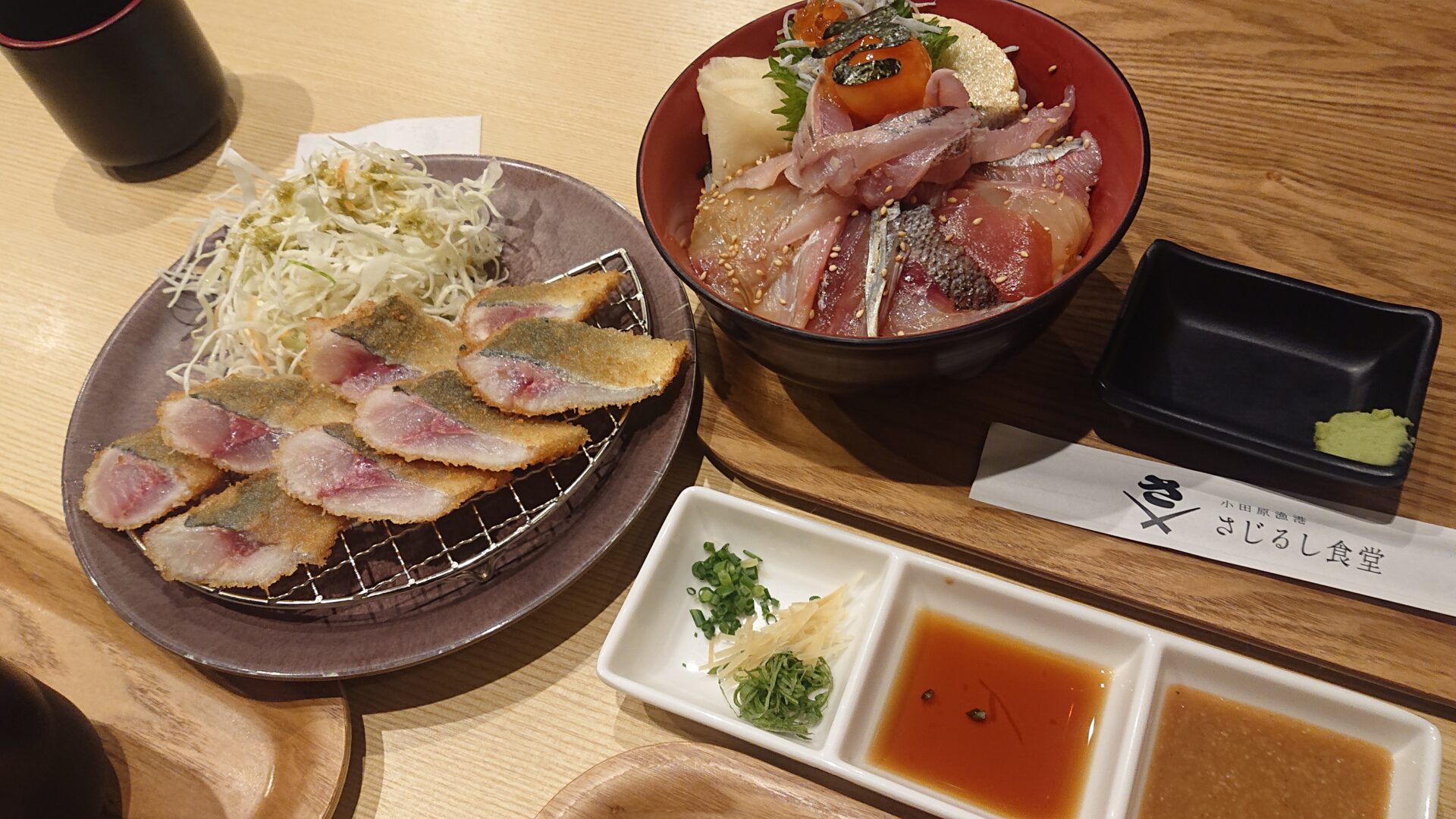 特撰さじるし海鮮丼と半生アジフライ