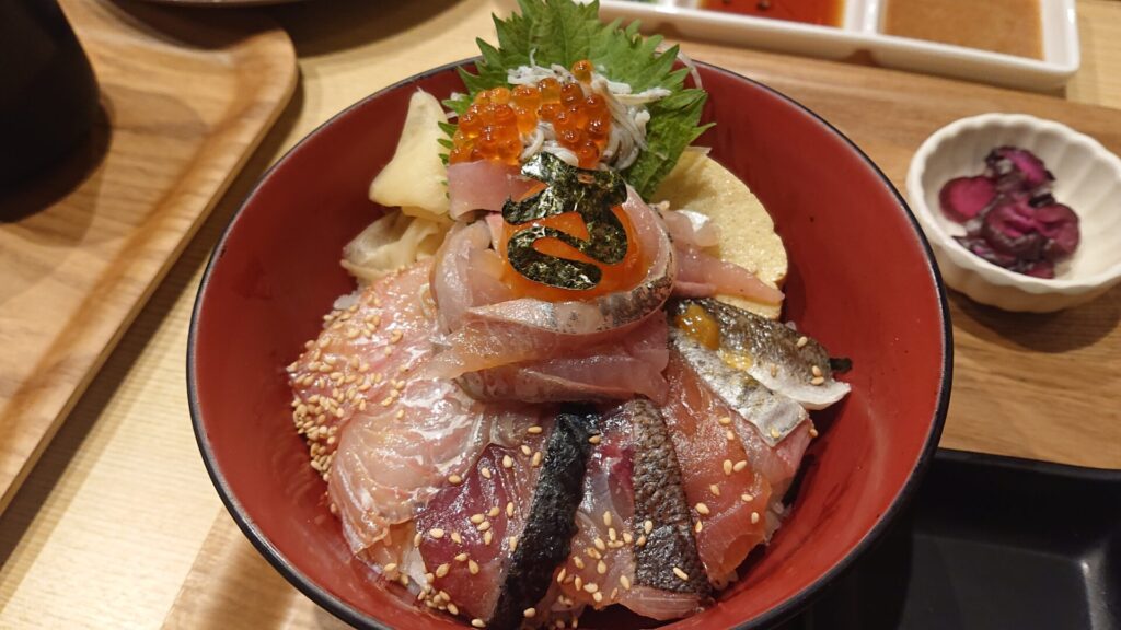 特撰さじるし海鮮丼