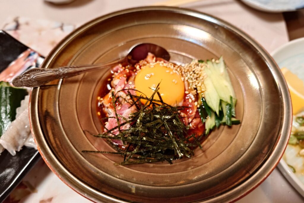 ラム肉炙りユッケ